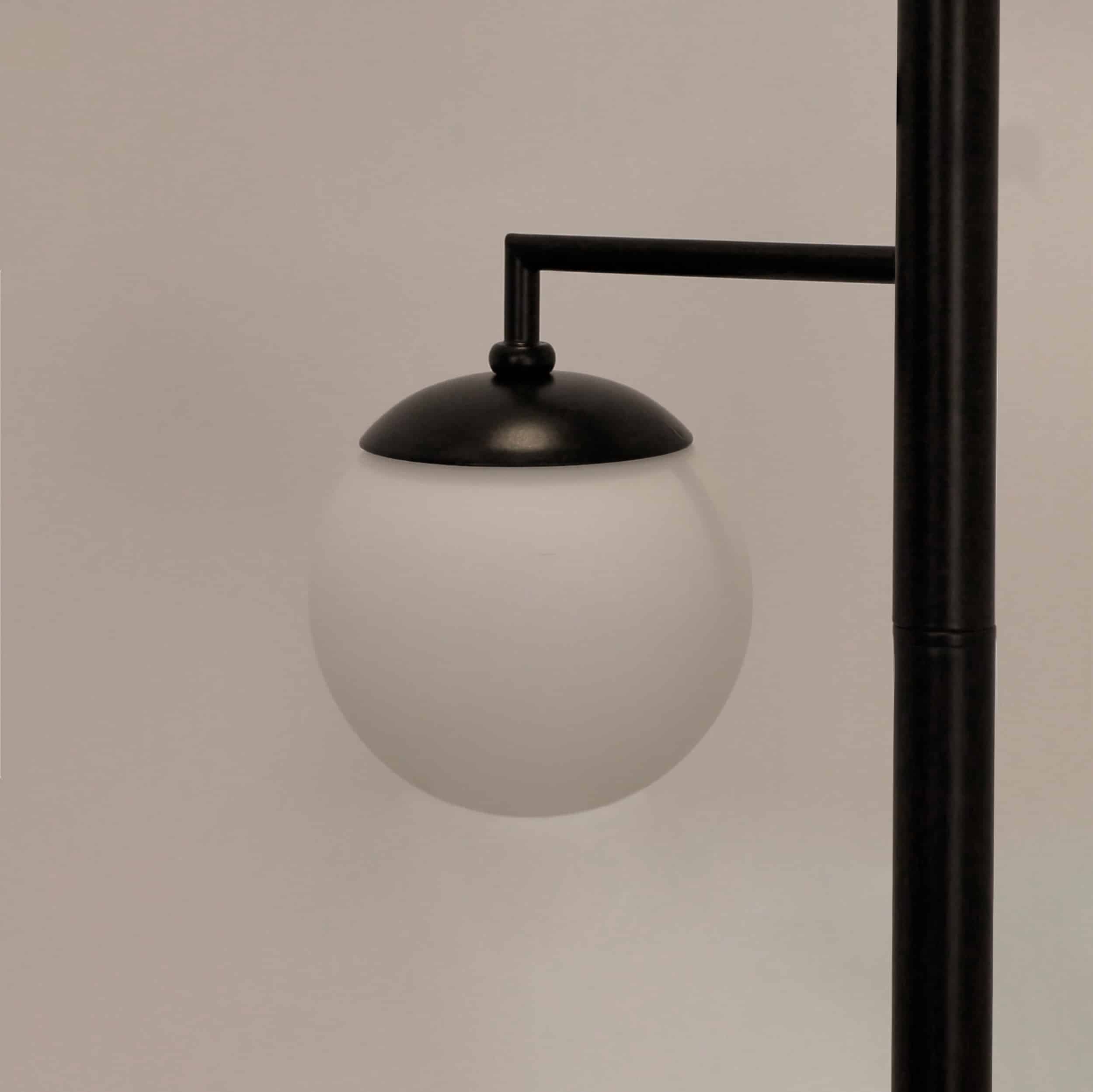 Amanda golvlampa mattsvart