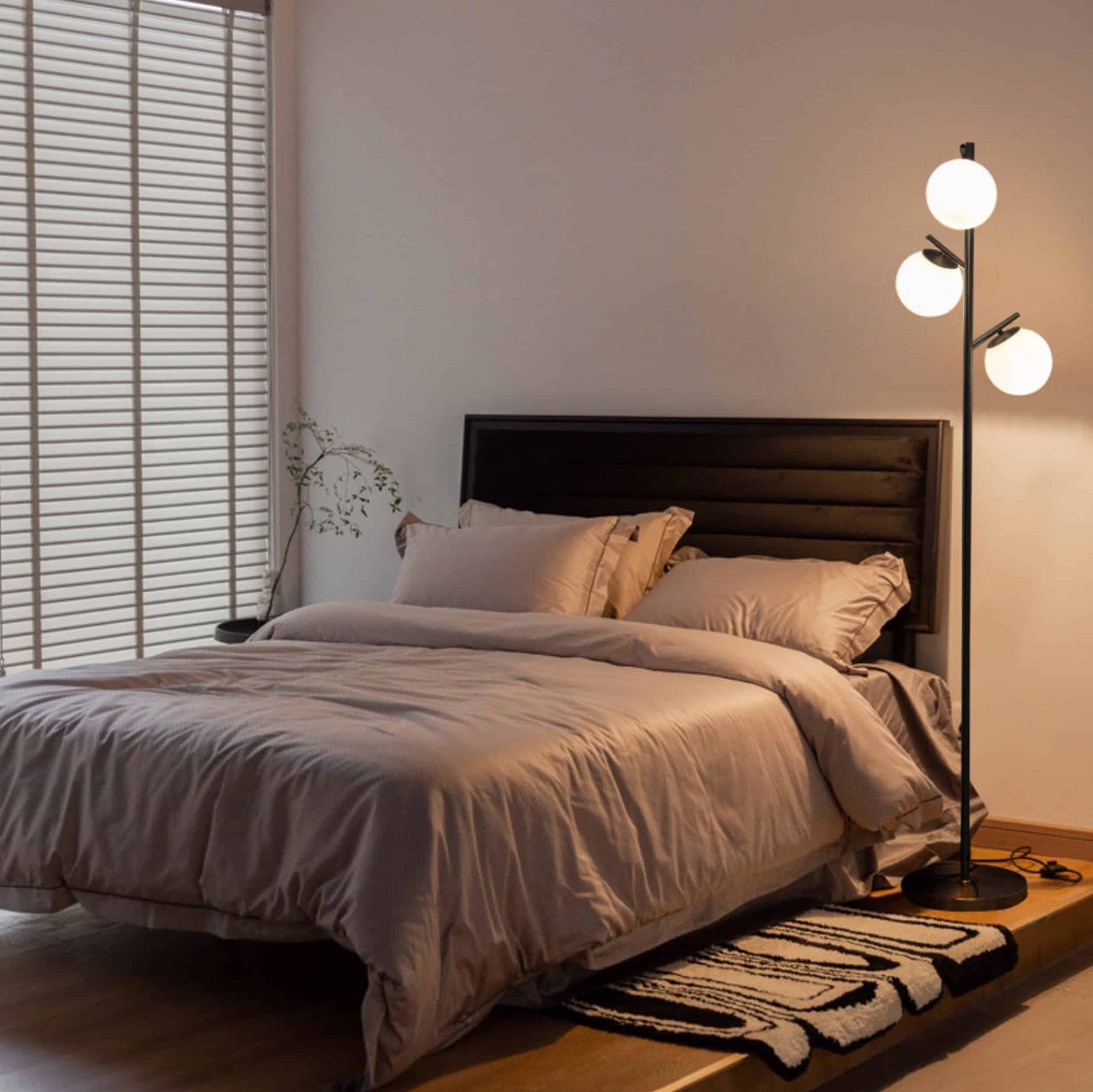 Bella golvlampa mattsvart